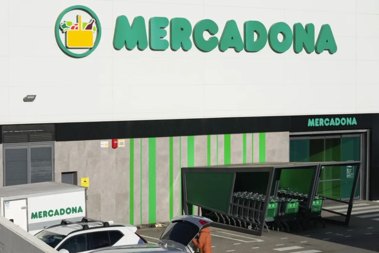 Sancionan a supermercado que despidió a un trabajador por comerse una croqueta