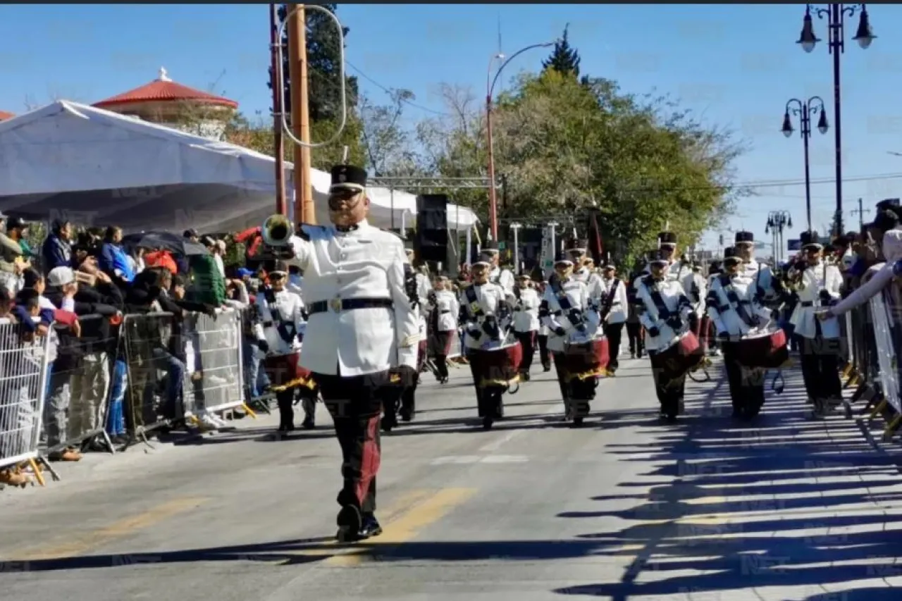 Miles de juarenses disfrutan del desfile revolucionario