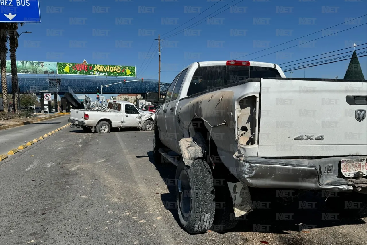 Choca y vuelca su camioneta en la Tecnológico