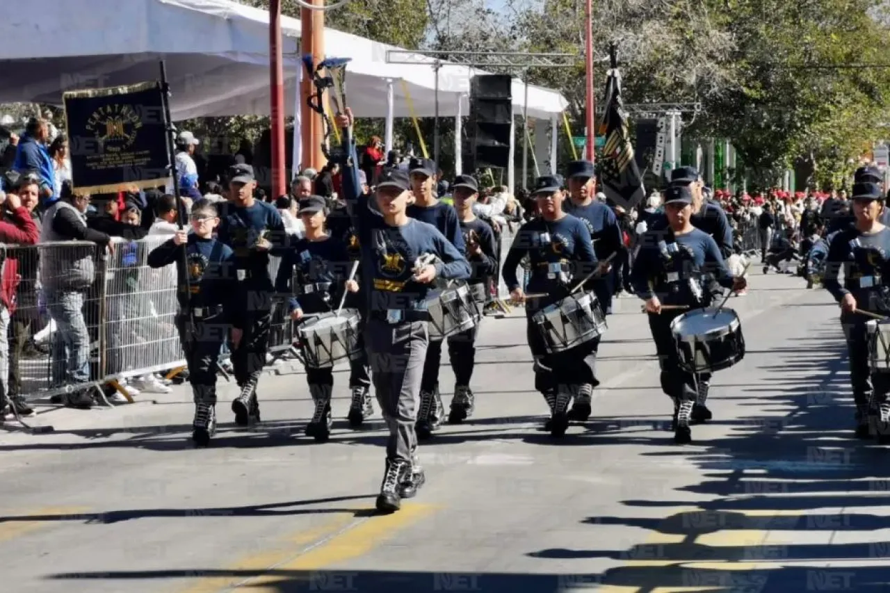 Miles de juarenses disfrutan del desfile revolucionario