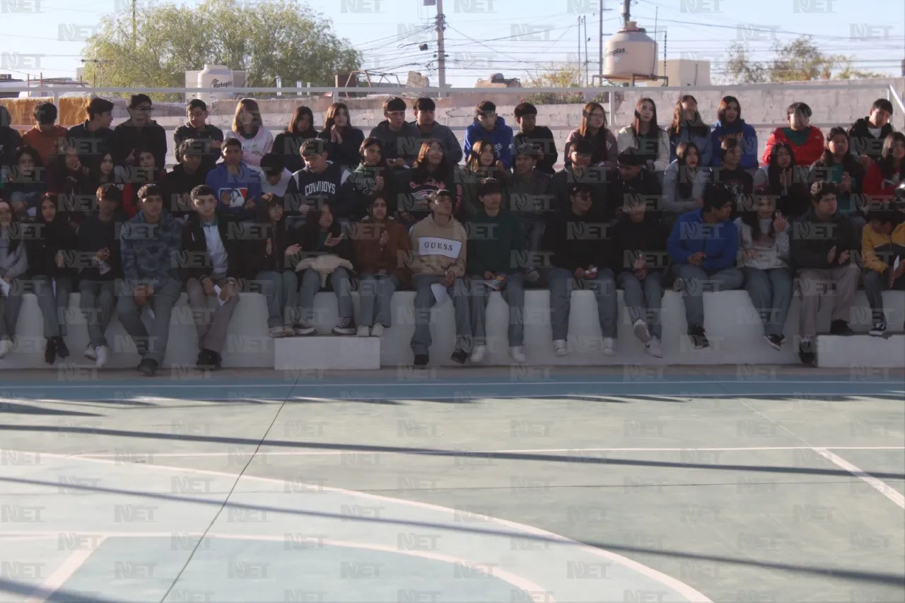 Entrega alcalde domo, canchas y puente peatonal en el Cobach 11