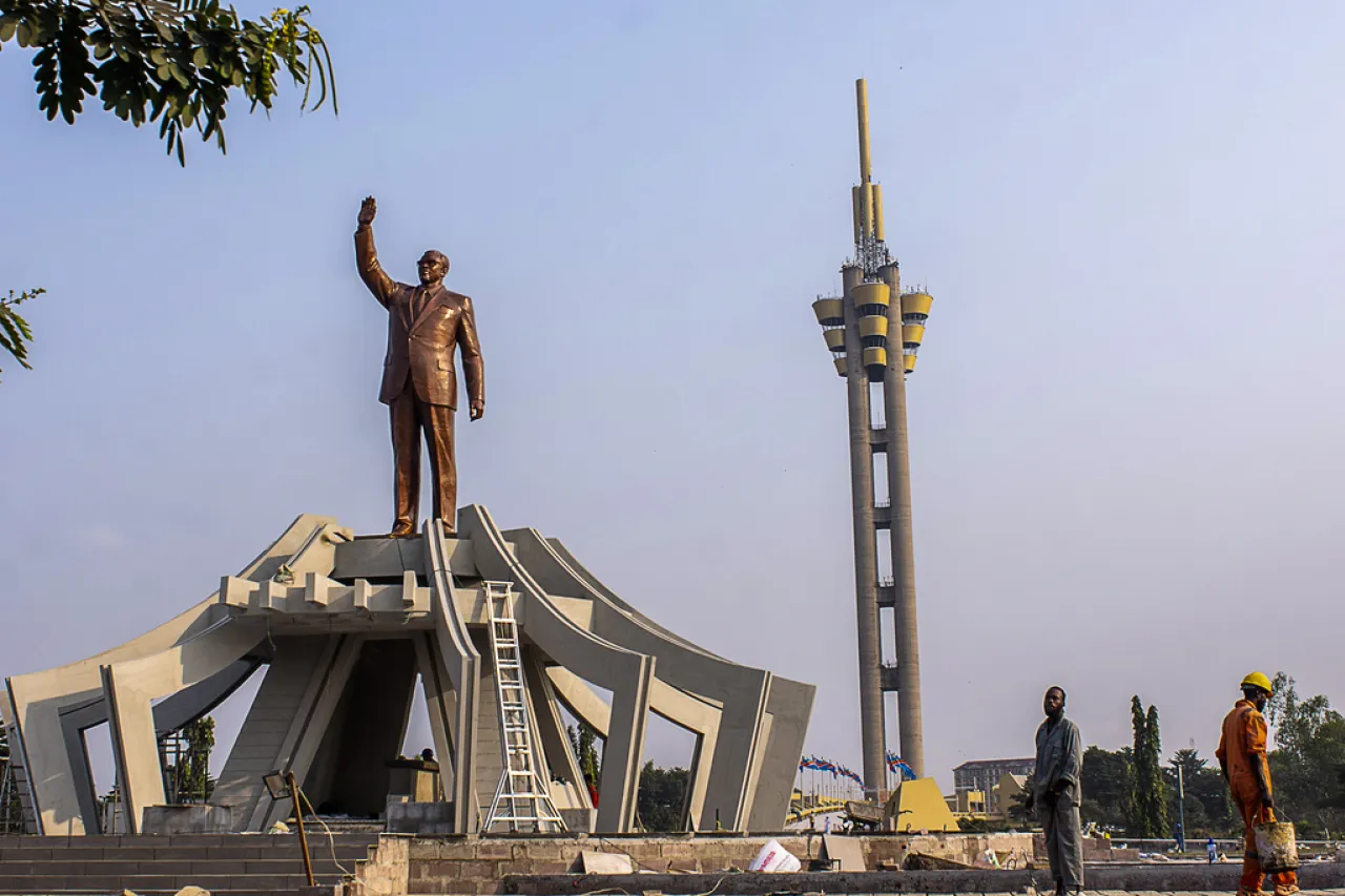 Arrestan a 6 por irrumpir en el mausoleo del líder de la independencia del Congo