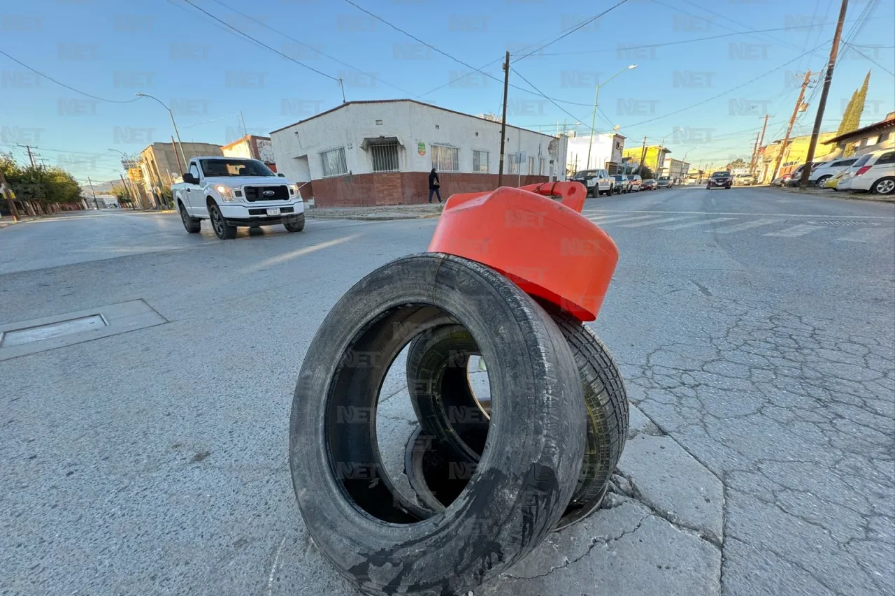 Alertan por alcantarilla destapada en cruce céntrico