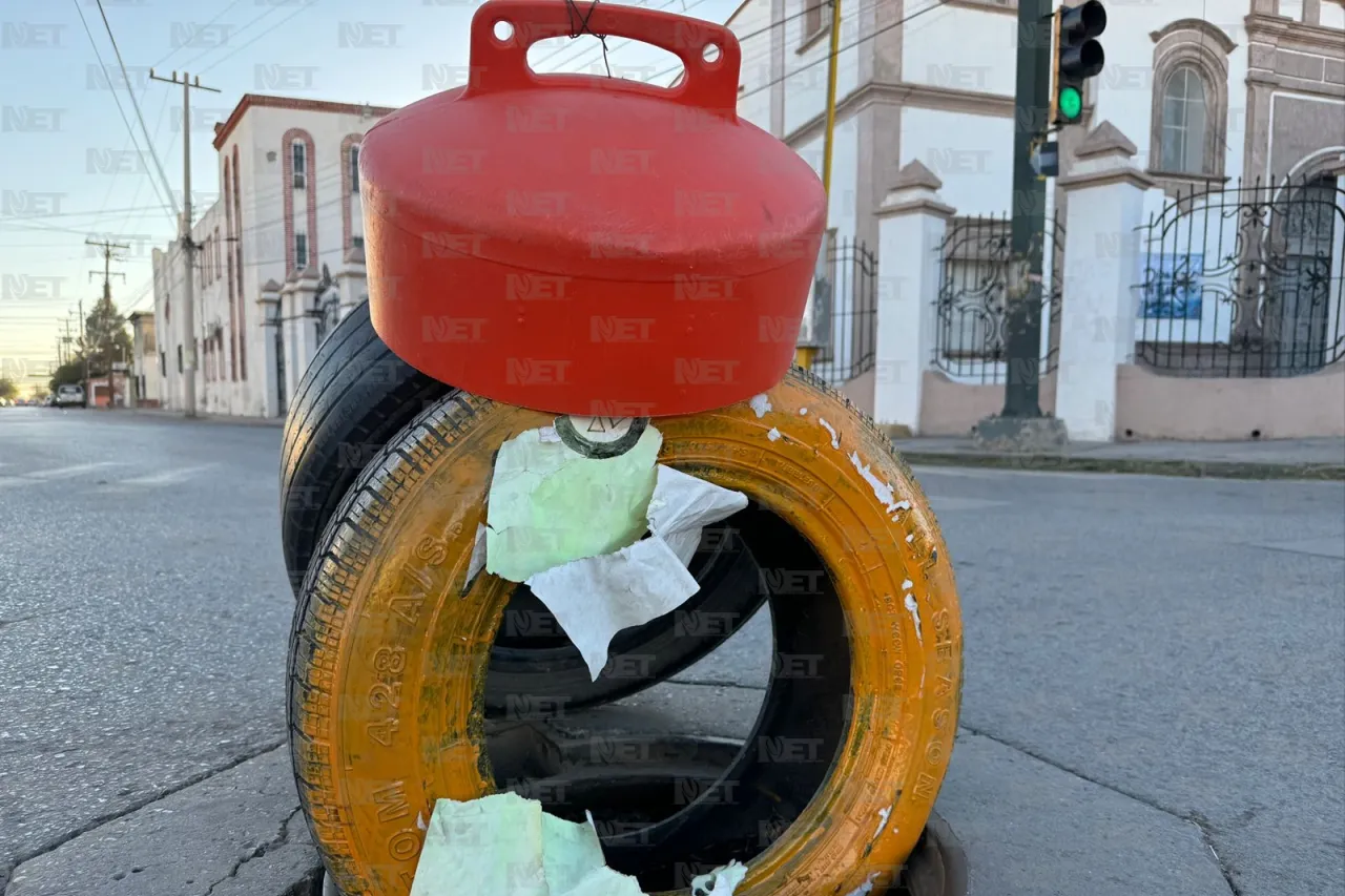 Alertan por alcantarilla destapada en cruce céntrico