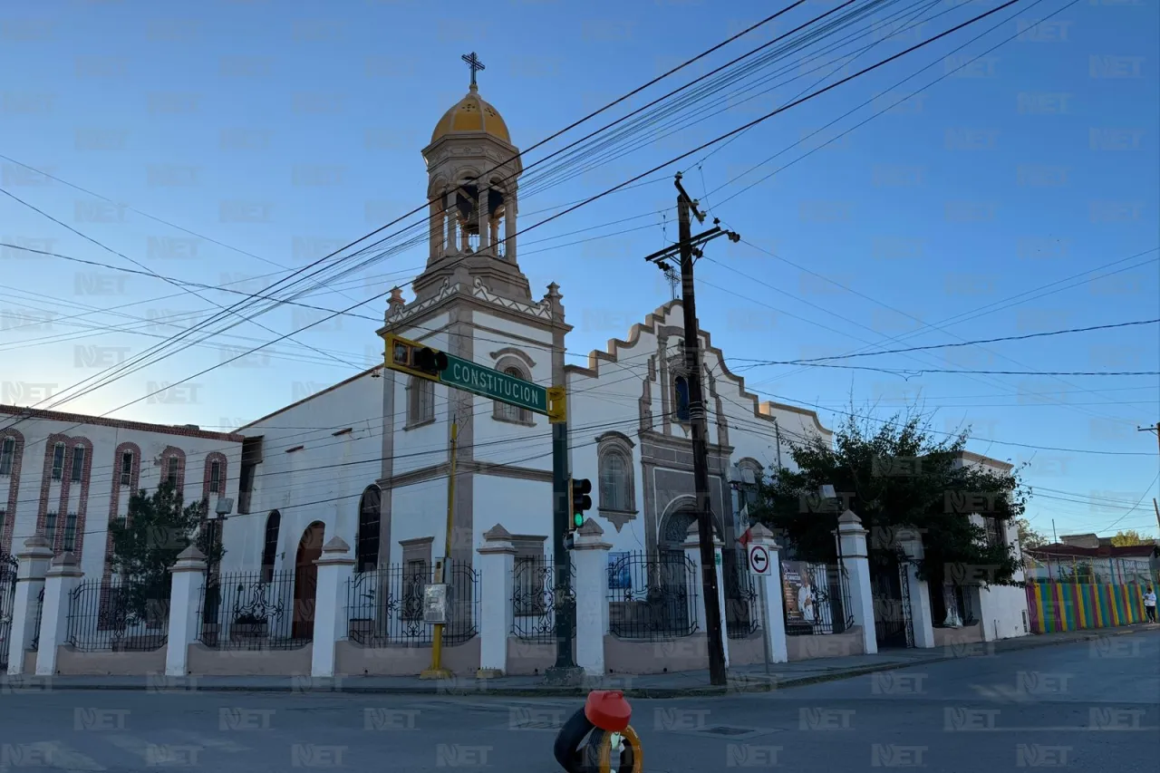 Alertan por alcantarilla destapada en cruce céntrico