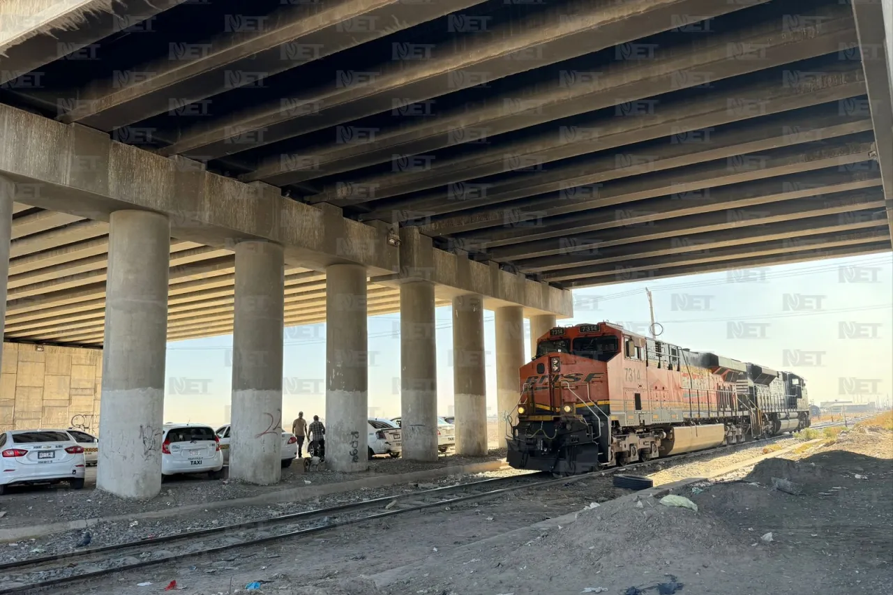 Fotos: Pasa por abajo del tren y le aplasta el pie