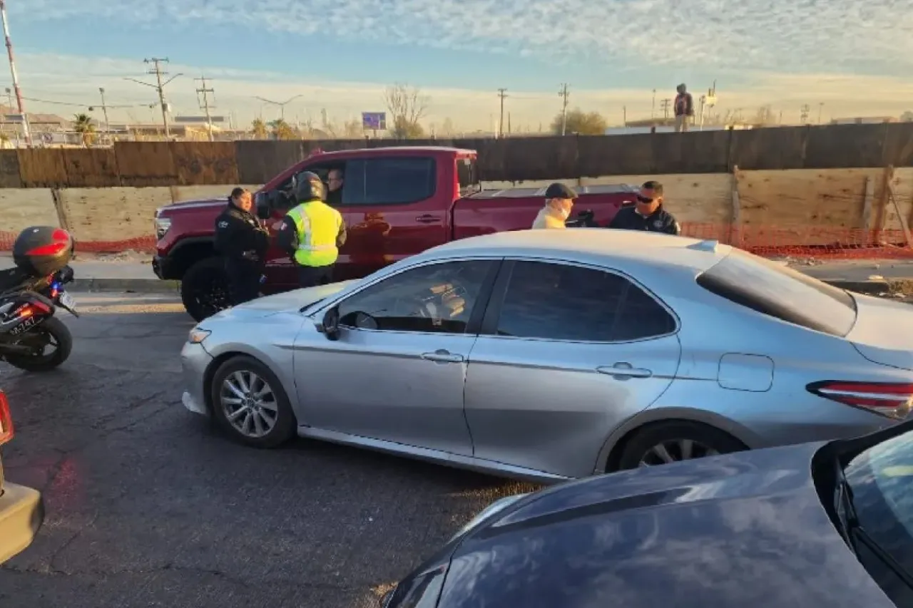 Analizan multa de 5 mil pesos para conductores que se metan a filas de puentes