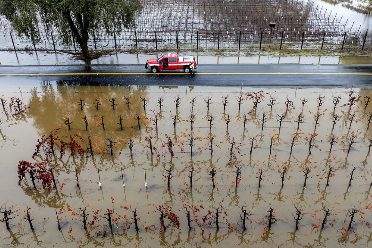 Tormenta cubre el norte de California con lluvia y nieve