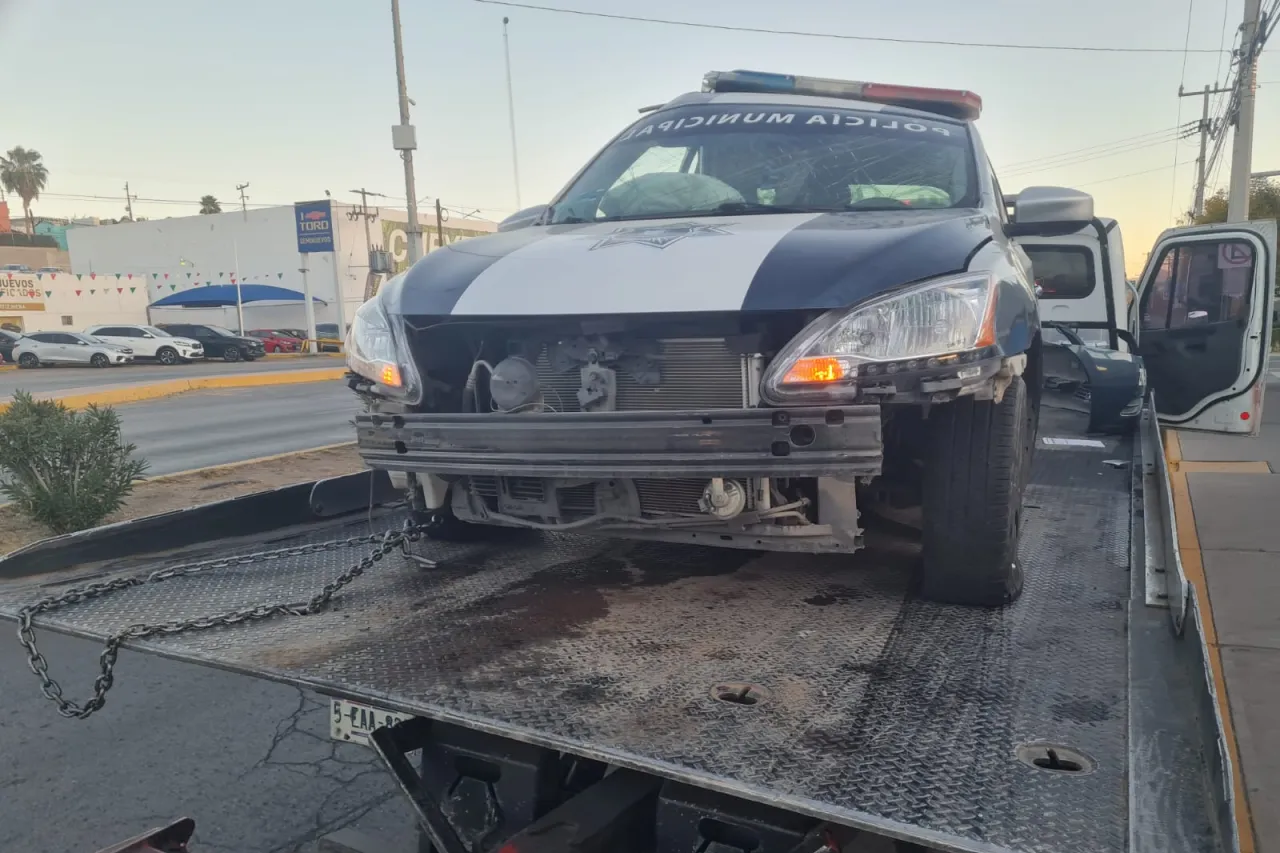 Choca tránsito de Chihuahua contra poste