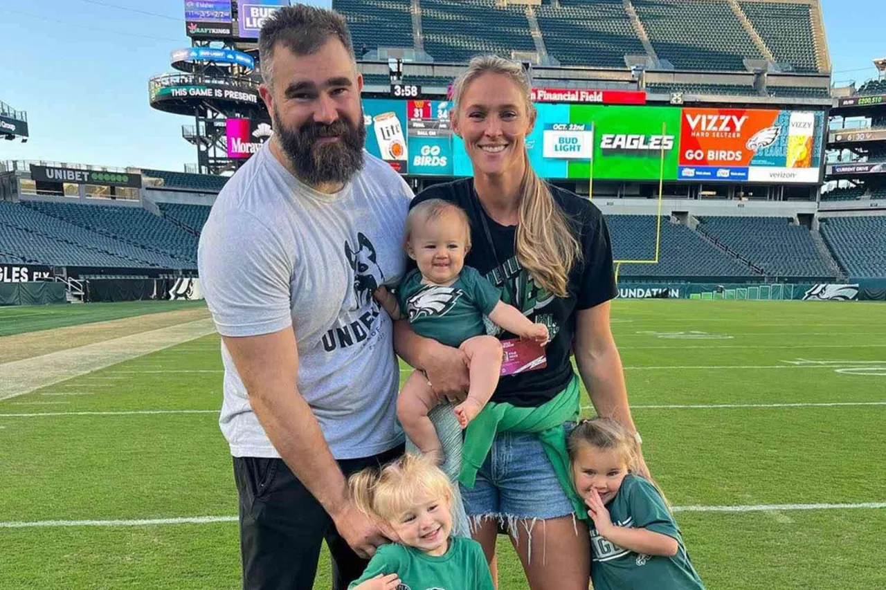 Esposa de Jason Kelce anuncia que está embarazada de su cuarto hijo