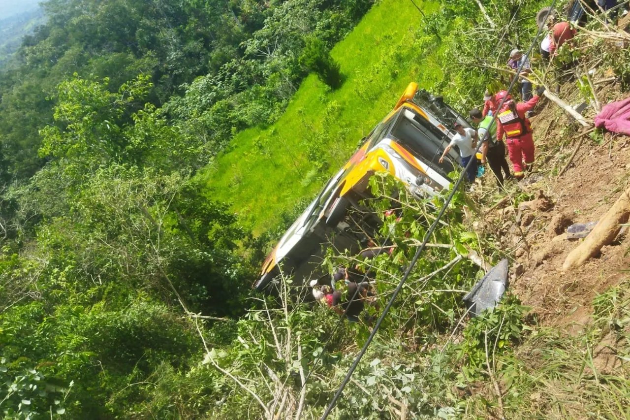 Accidente de autobús deja siete muertos y 30 heridos en Perú