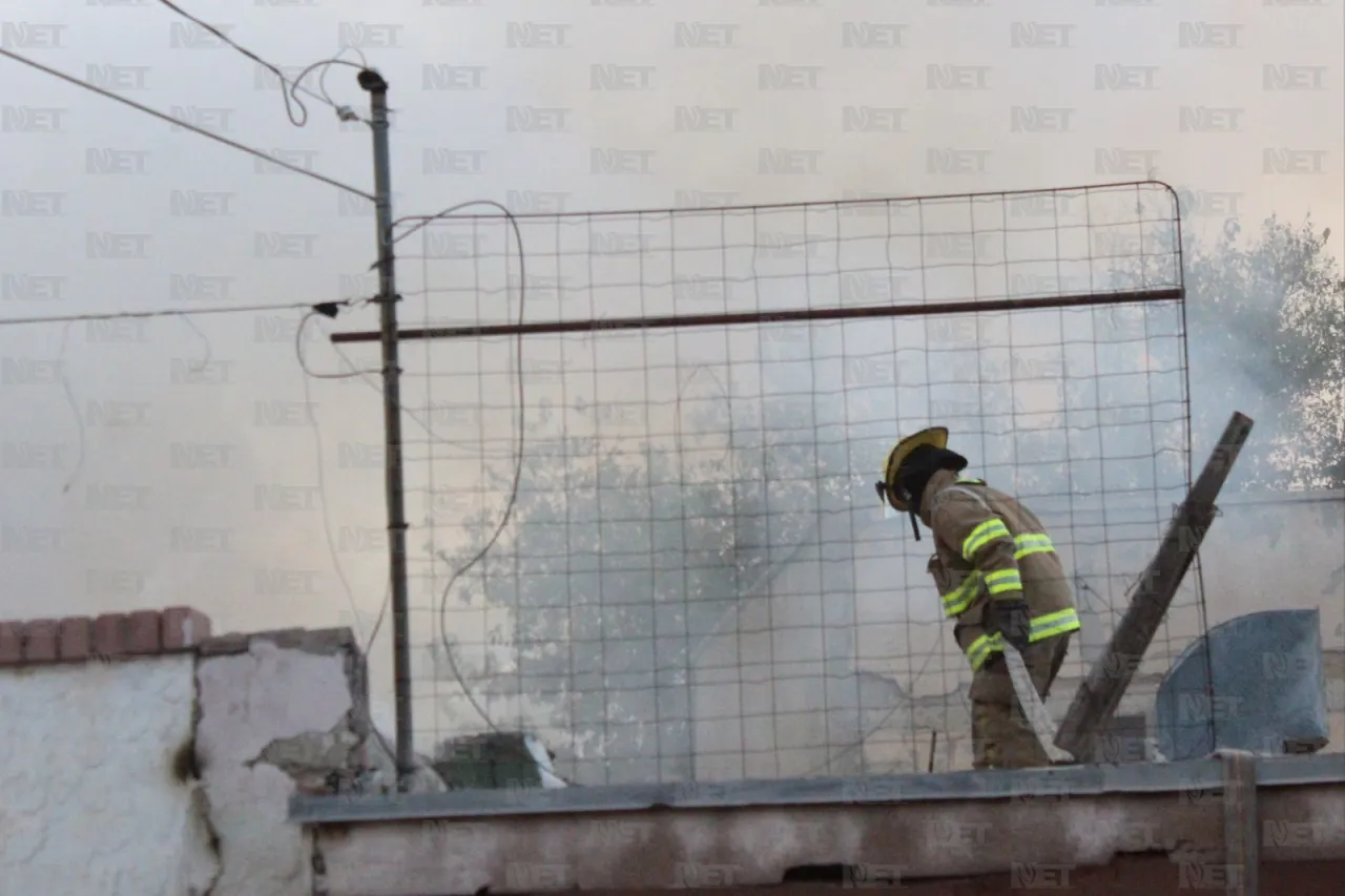 Fuego consume vivienda en El Barreal