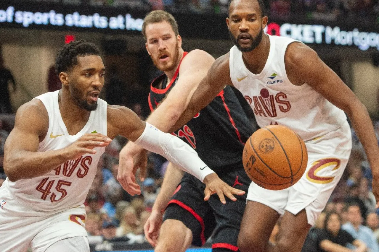 Cavaliers le pasa por encima a los Raptors