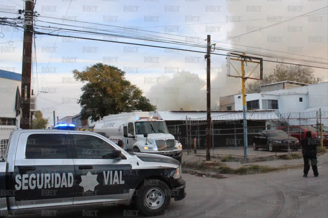 Fuego consume vivienda en El Barreal