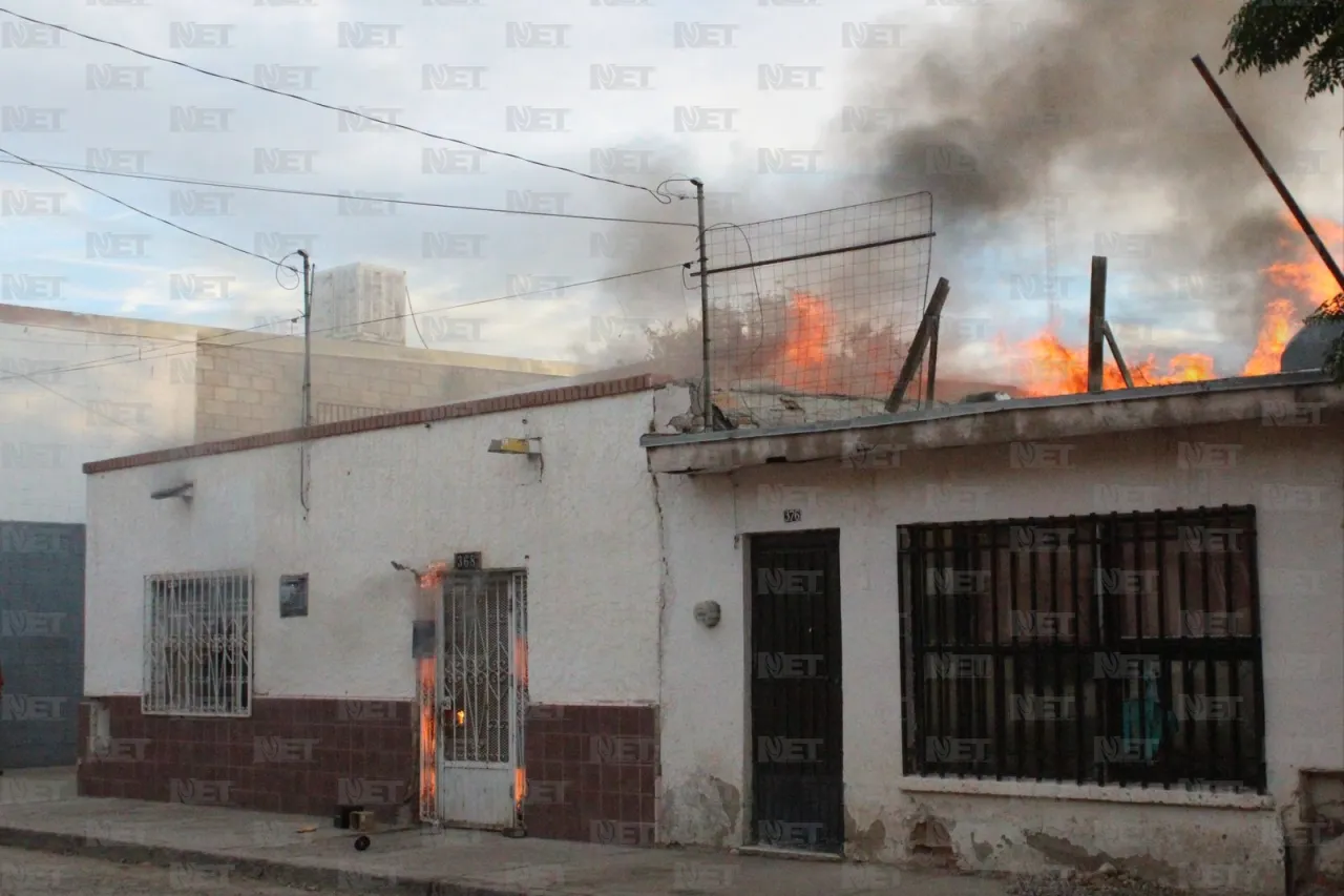 Fuego consume vivienda en El Barreal