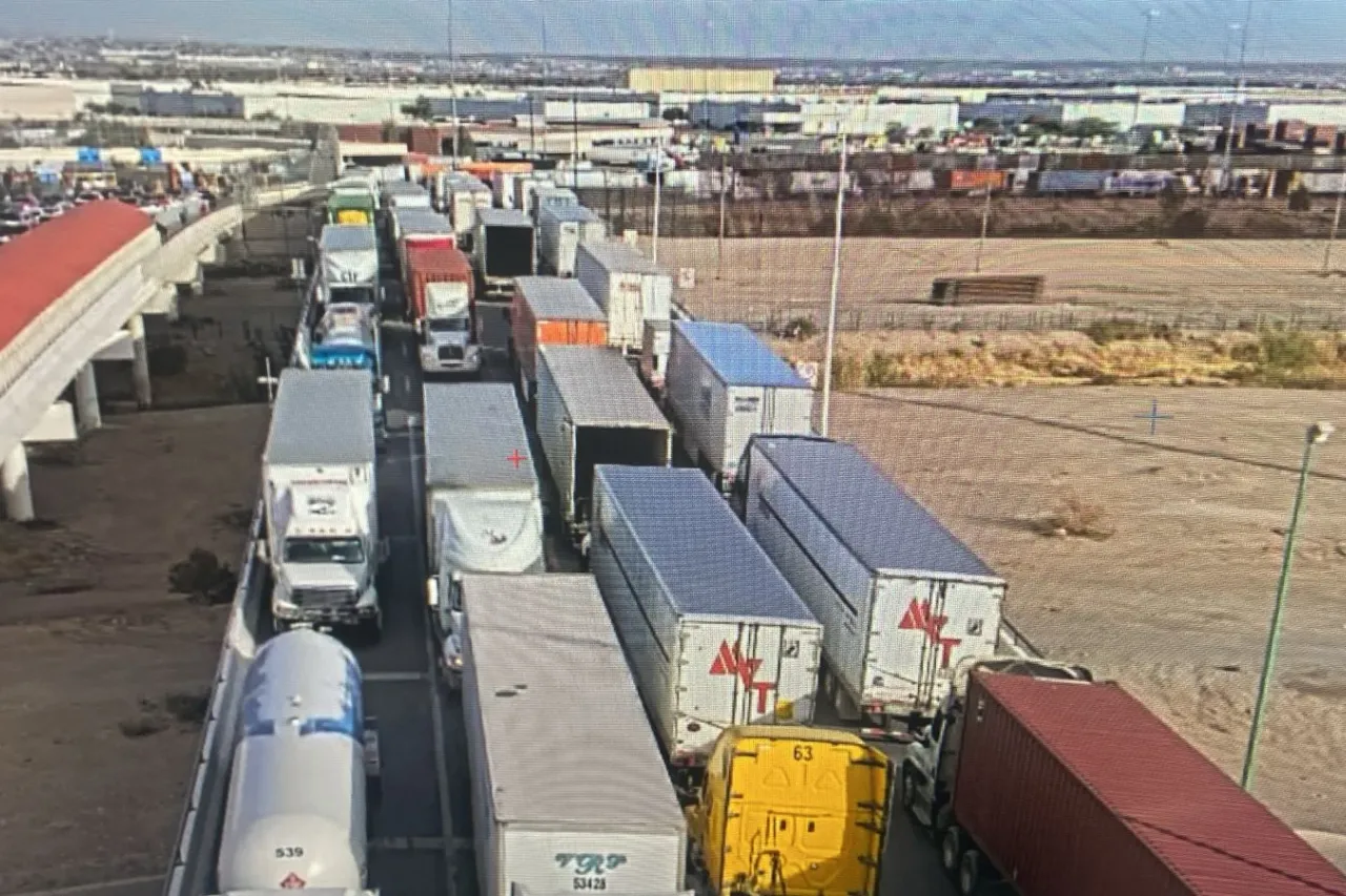 Persiste lentitud en las filas para exportación de Aduana Americana de Zaragoza