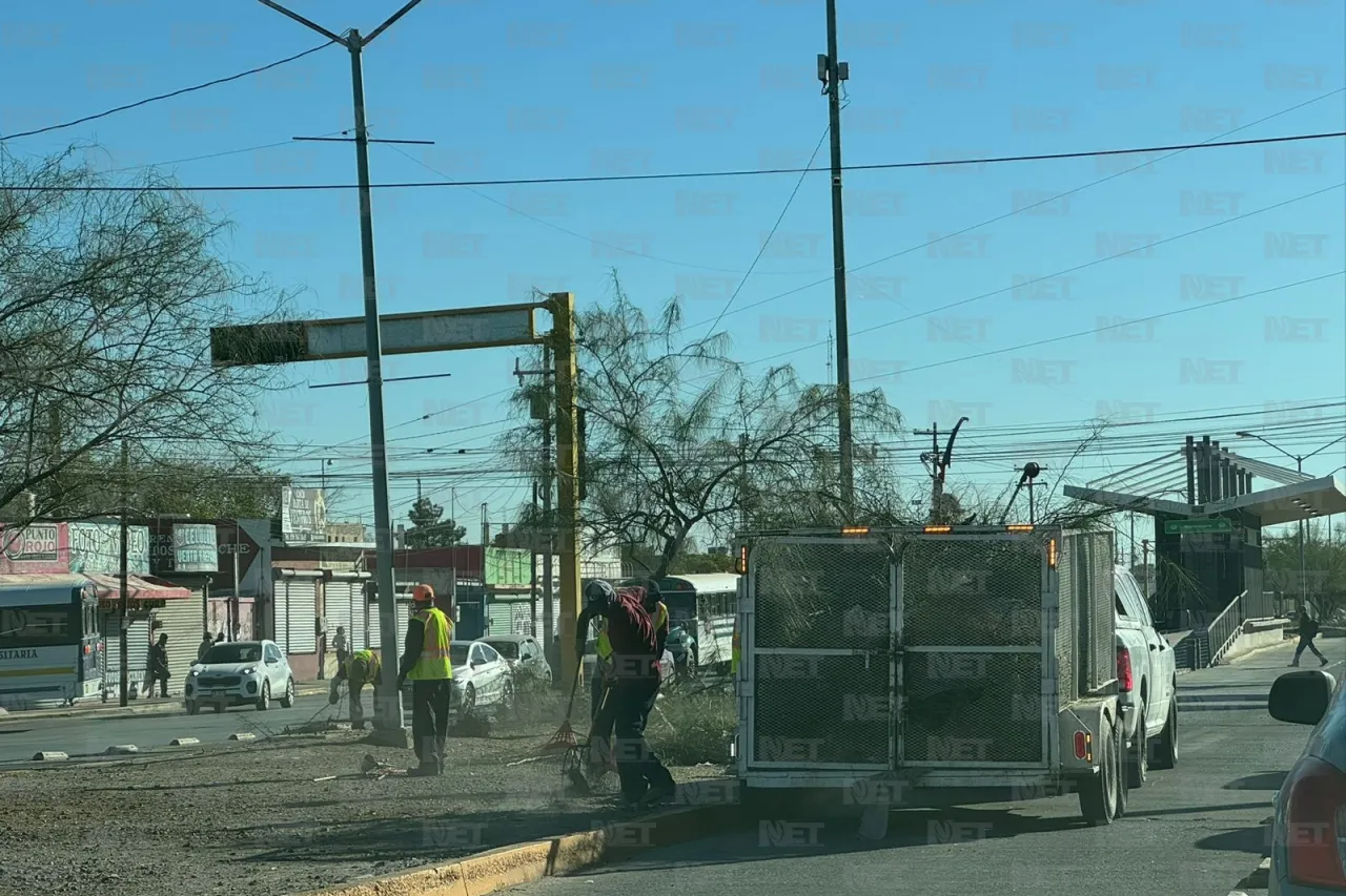 Intervienen con limpieza de camellones en el bulevar Zaragoza