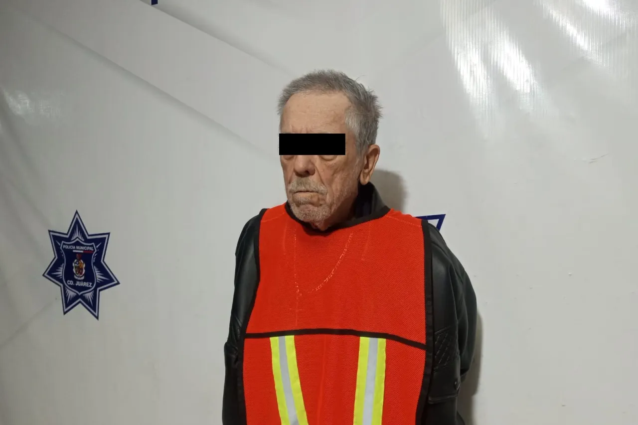 Hombre de 82 años andaba bien armado; es detenido con 2 rifles y una pistola