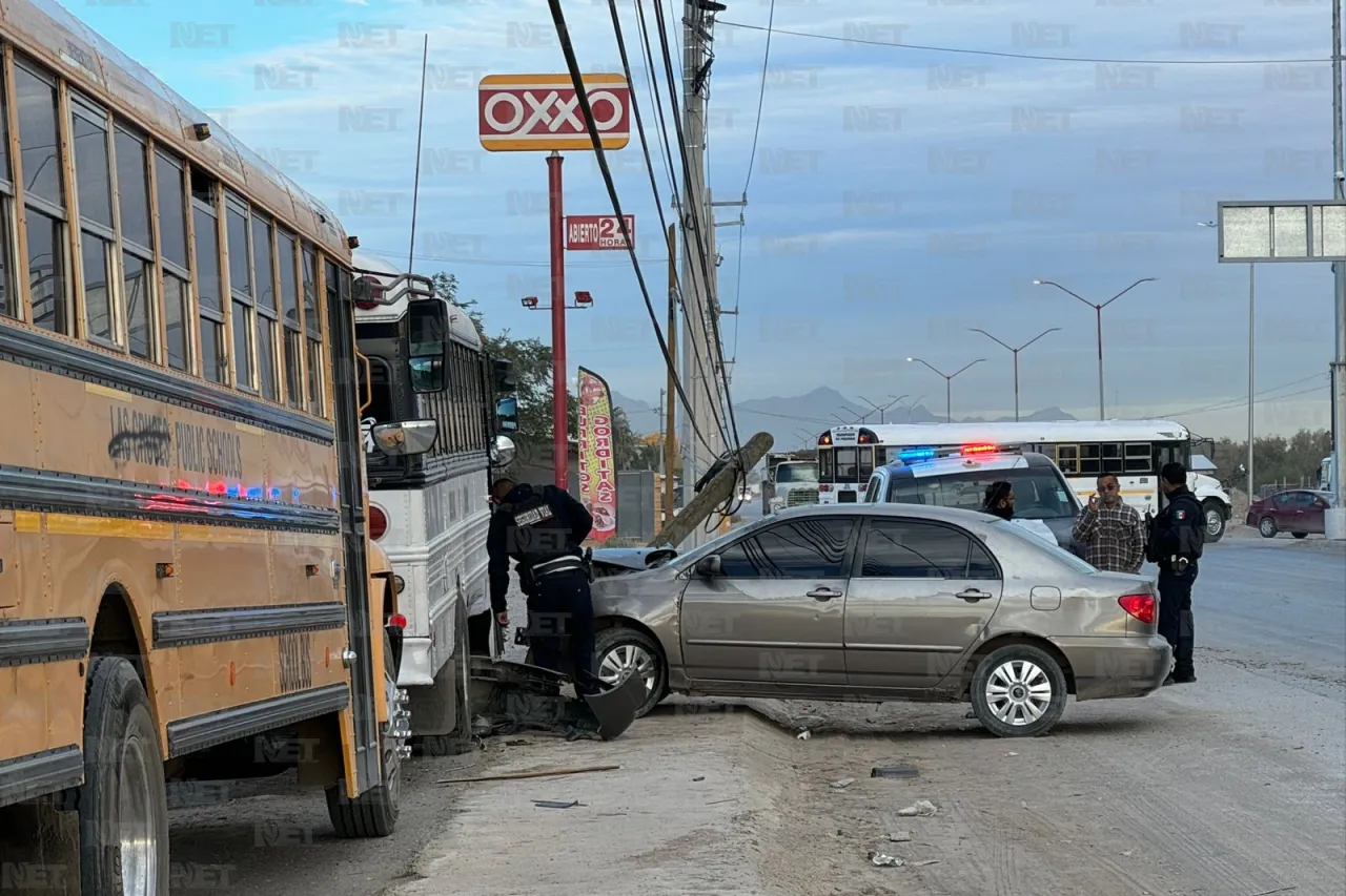 Menores de edad al volante se estrellan contra camión y huyen del lugar