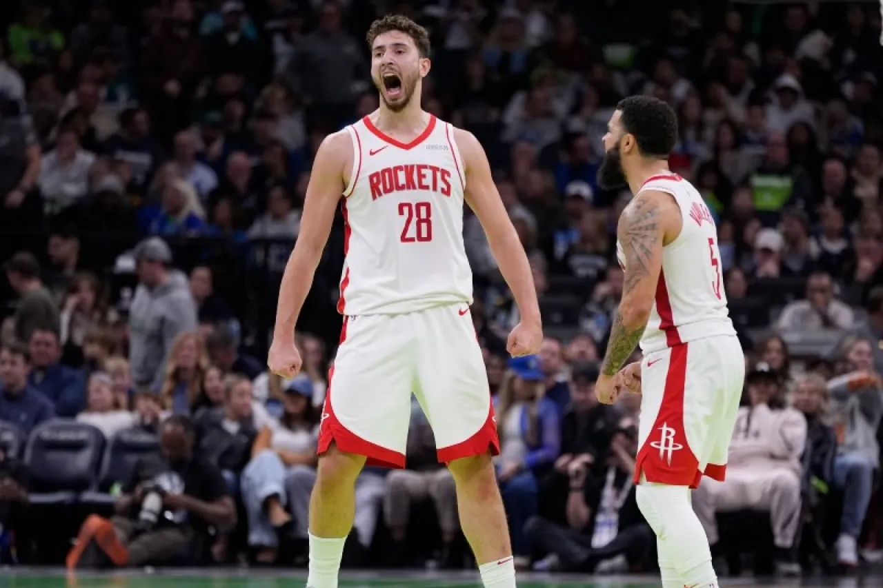 Rockets se afinan en tiempo extra y avanza en la NBA Cup