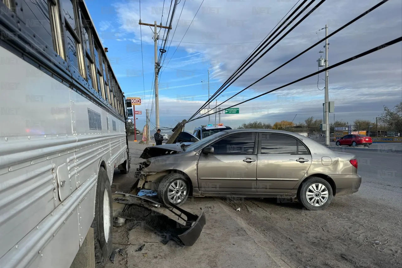 Menores de edad al volante se estrellan contra camión y huyen del lugar