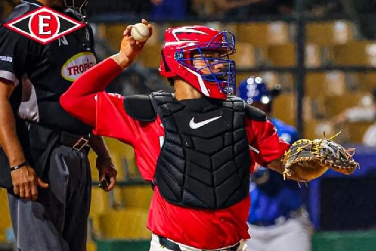 Gary Sánchez se vuela la barda en debut de pelota dominicana