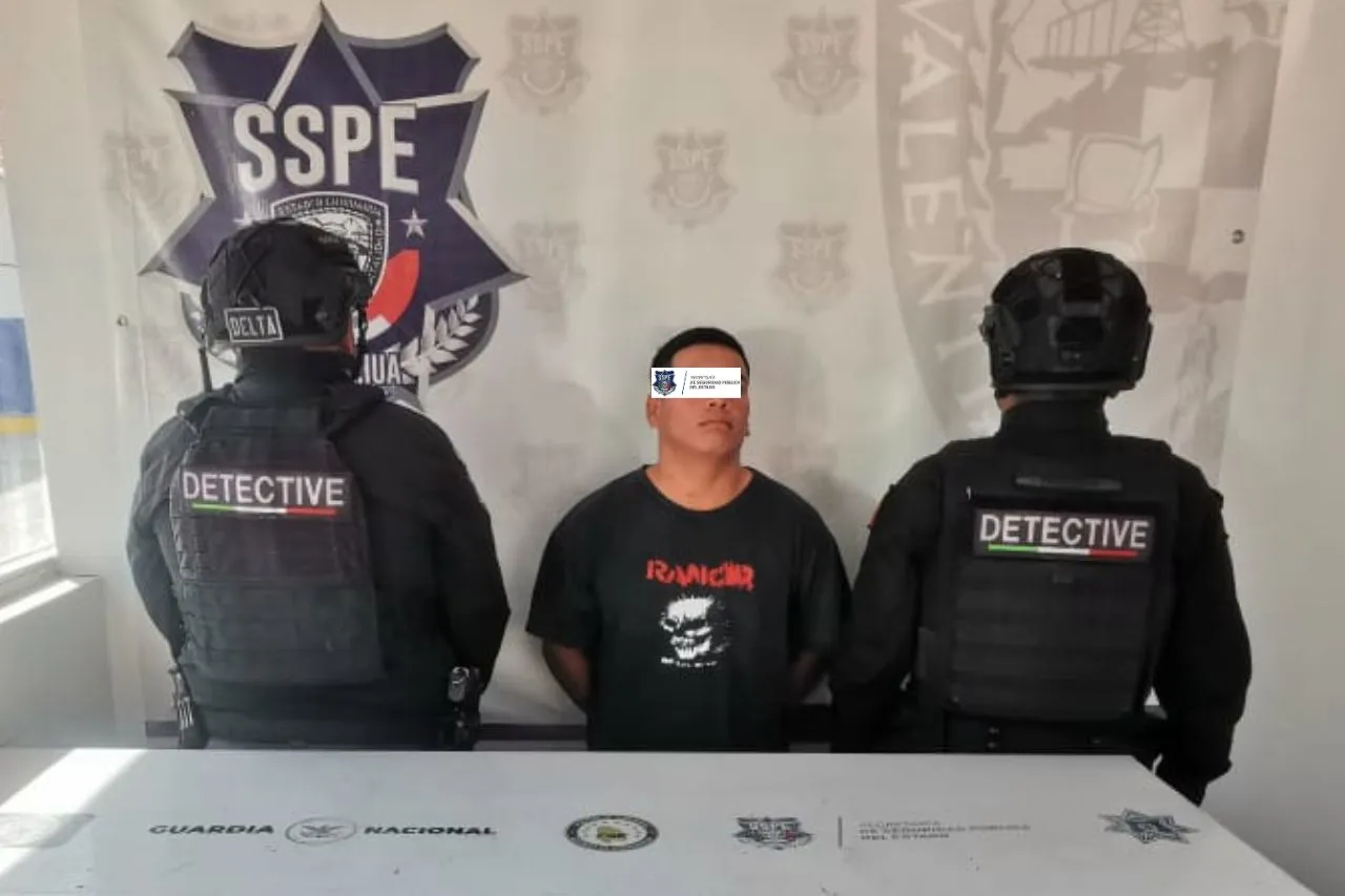 Detiene policía estatal a 3 por delitos contra la salud y resistencia en Juárez