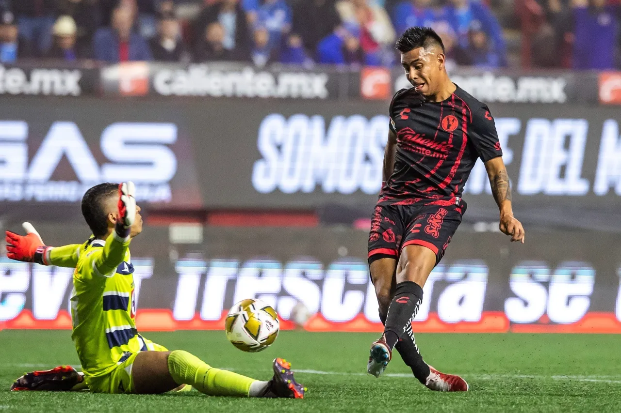 ¡Cruzazuleada! La Máquina es goleada por Xolos en cuartos de final