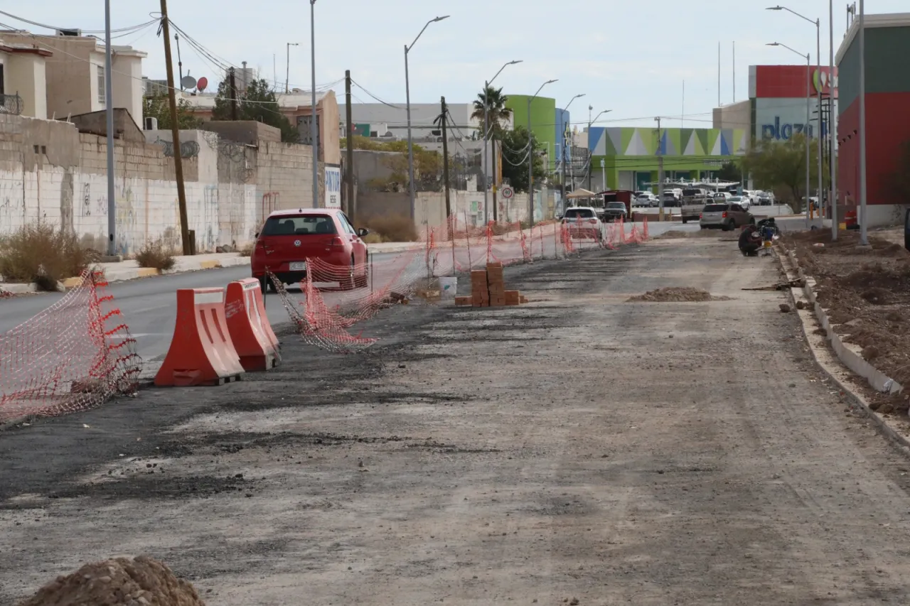 Construyen la calle Del Pórtico en el sector Valle del Sol