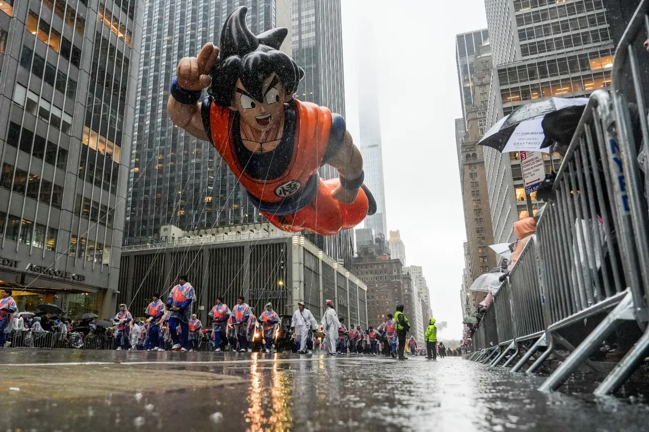 Globos, lluvia y 21 personas detenidas durante el desfile de Macy’s