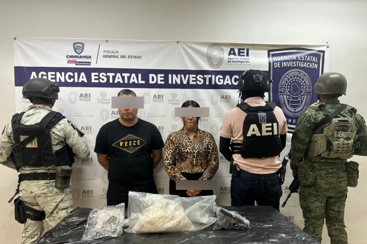 Arrestan a pareja con arma de fuego y droga en Parajes del Sol