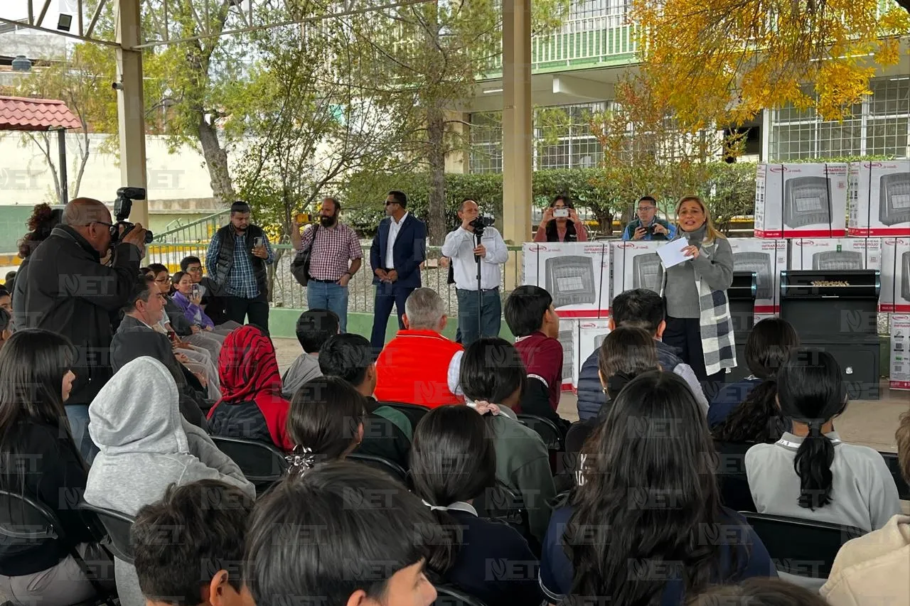 Encabeza Maru entrega de 614 calentones para escuelas de educación básica