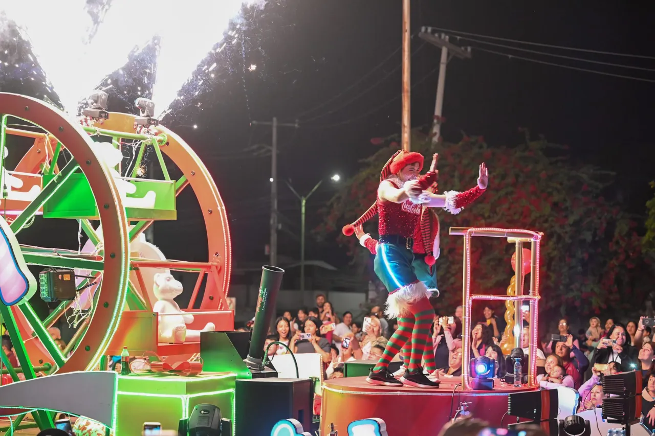 Ya viene llegando; aquí las imágenes de la caravana Coca Cola de ayer