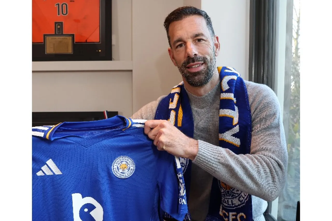 Llega Rudd van Nistelrooy al Leicester City para intentar salvarlos del descenso