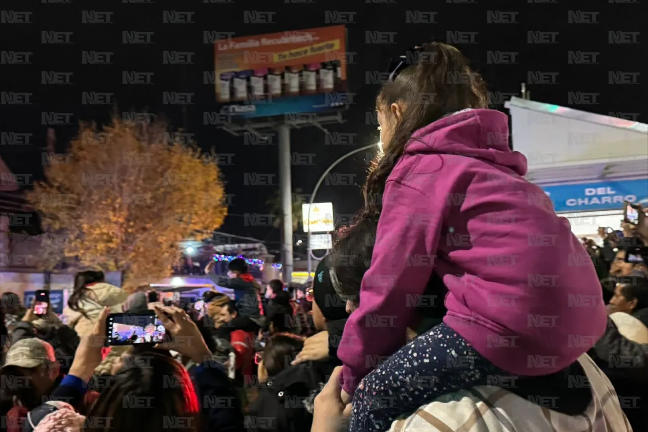 Disfrutan familias de la Caravana Coca-Cola en Juárez