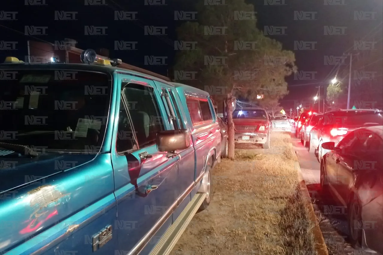 ¡Hasta la banqueta y el techo! observan miles la Caravana Coca-Cola