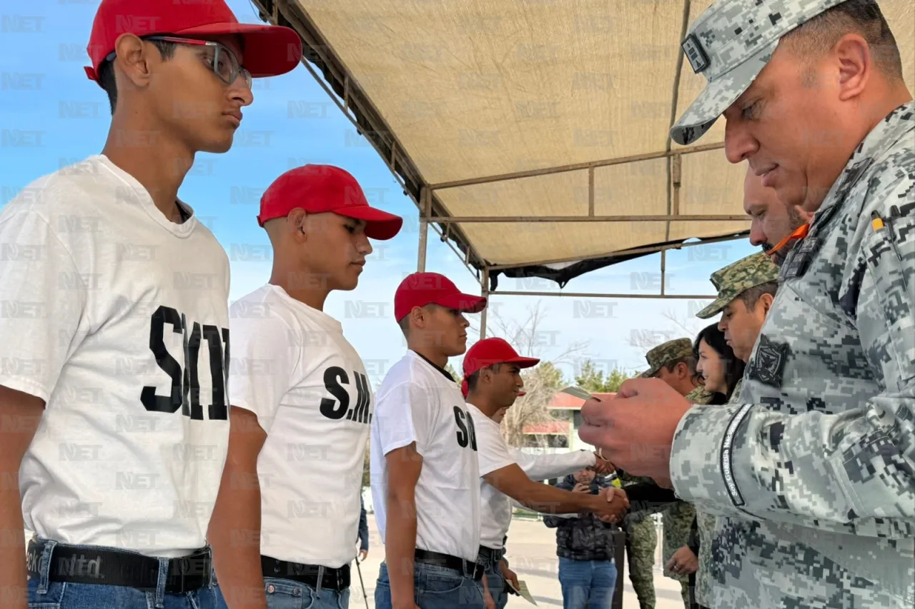 Liberan cartilla militar 363 elementos, siete son mujeres