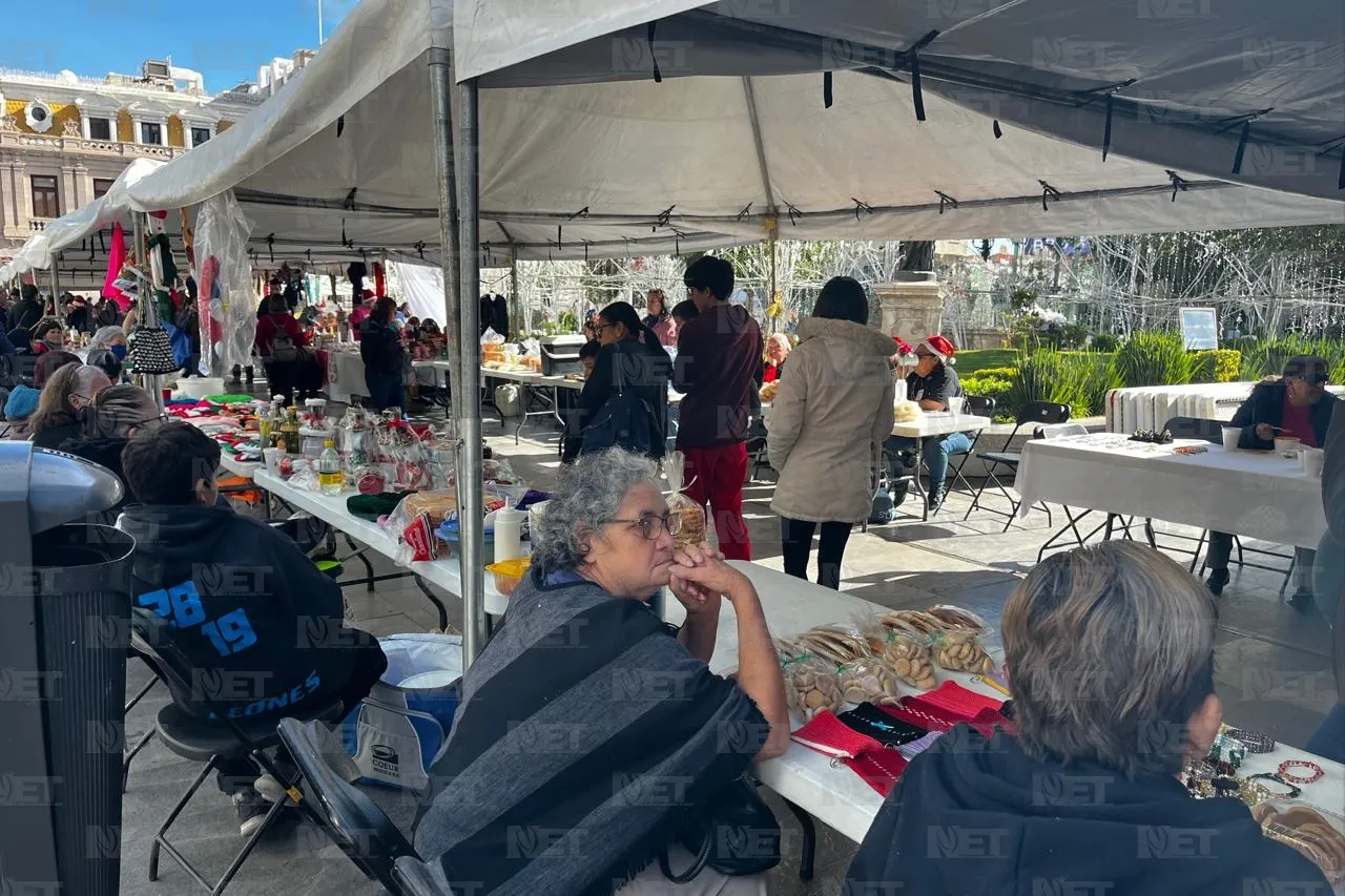 Gran afluencia en Bazar Navideño de 'abuelitos' en Chihuahua