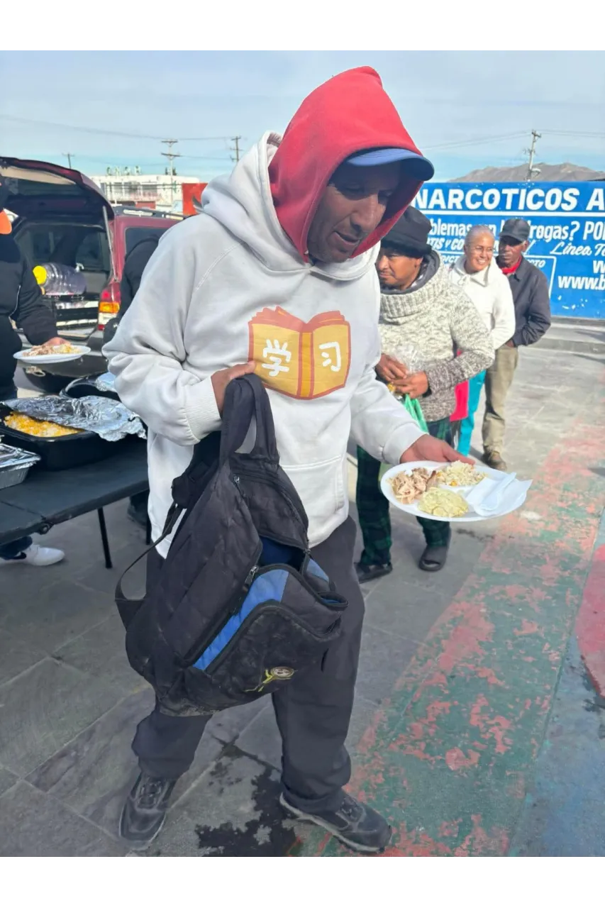 Ofrecen comida de Acción de Gracias a personas vulnerables en Juárez