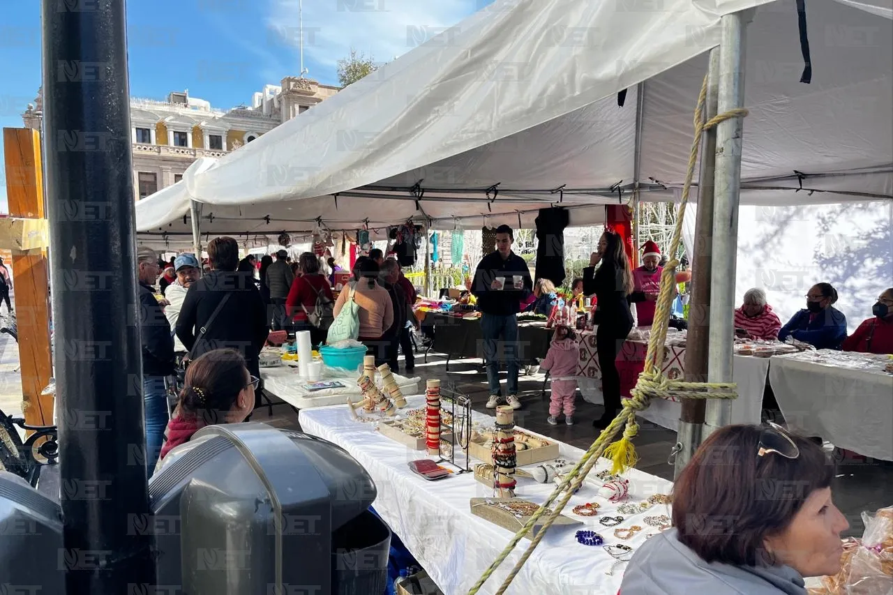 Gran afluencia en Bazar Navideño de 'abuelitos' en Chihuahua