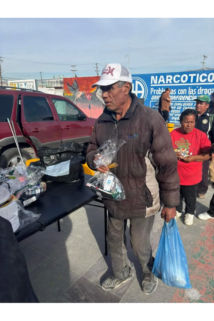 Ofrecen comida de Acción de Gracias a personas vulnerables en Juárez