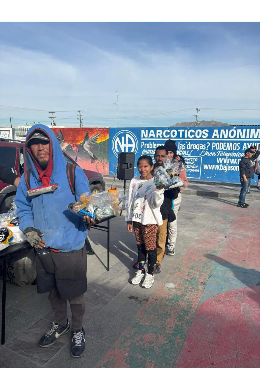 Ofrecen comida de Acción de Gracias a personas vulnerables en Juárez