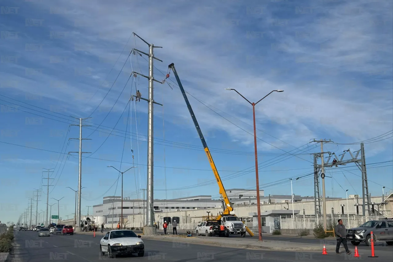 Realizan trabajos de altura en torre eléctrica