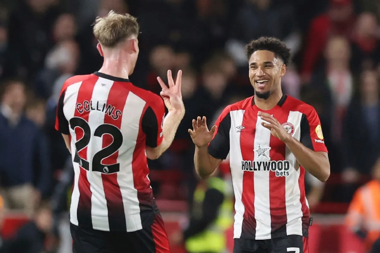 Brentford gana y le complica la vida al Leicester City