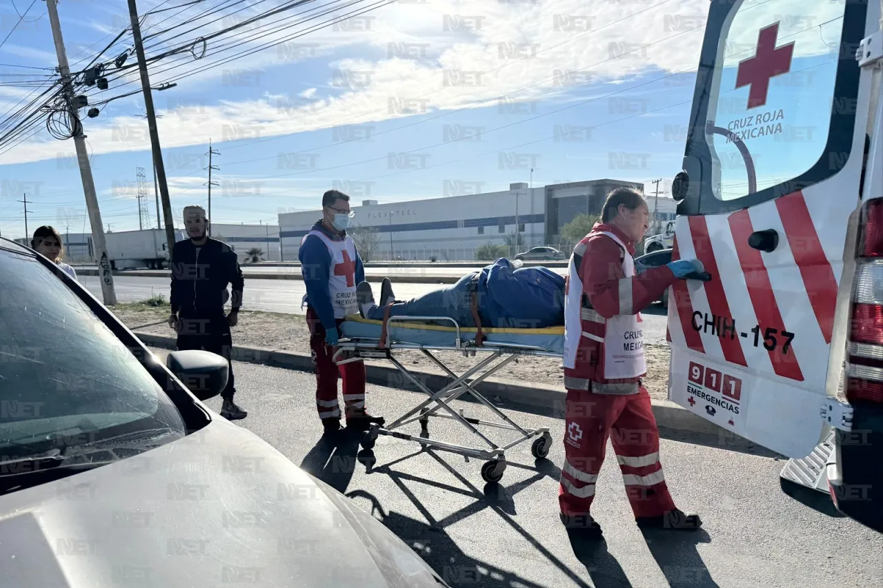 Tráiler impacta vehículo y se da a la fuga; mujer queda lesionada