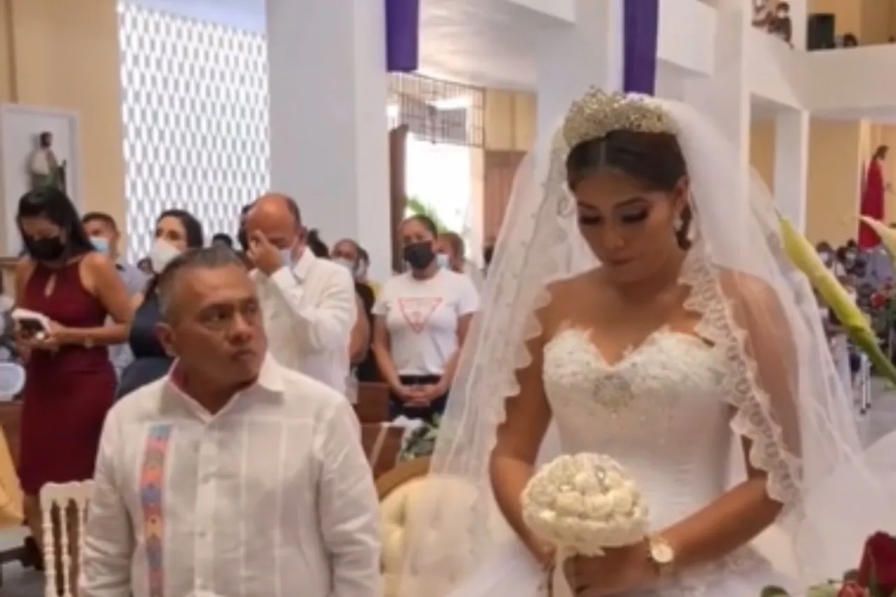 ¿Eso es felicidad?; cara de novia durante su boda genera preocupación y críticas