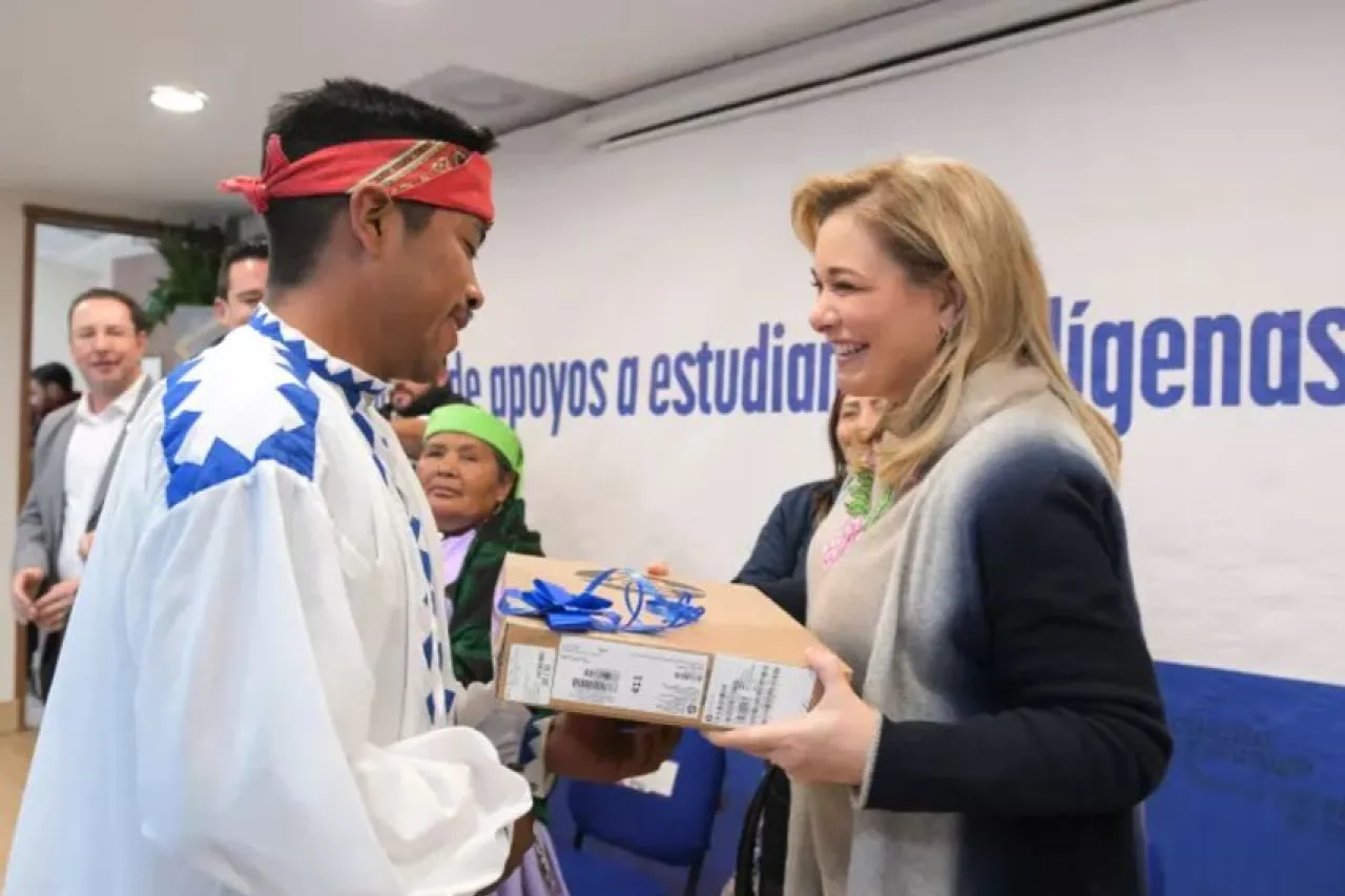 Apoya Maru Campos a estudiantes universitarios tarahumaras