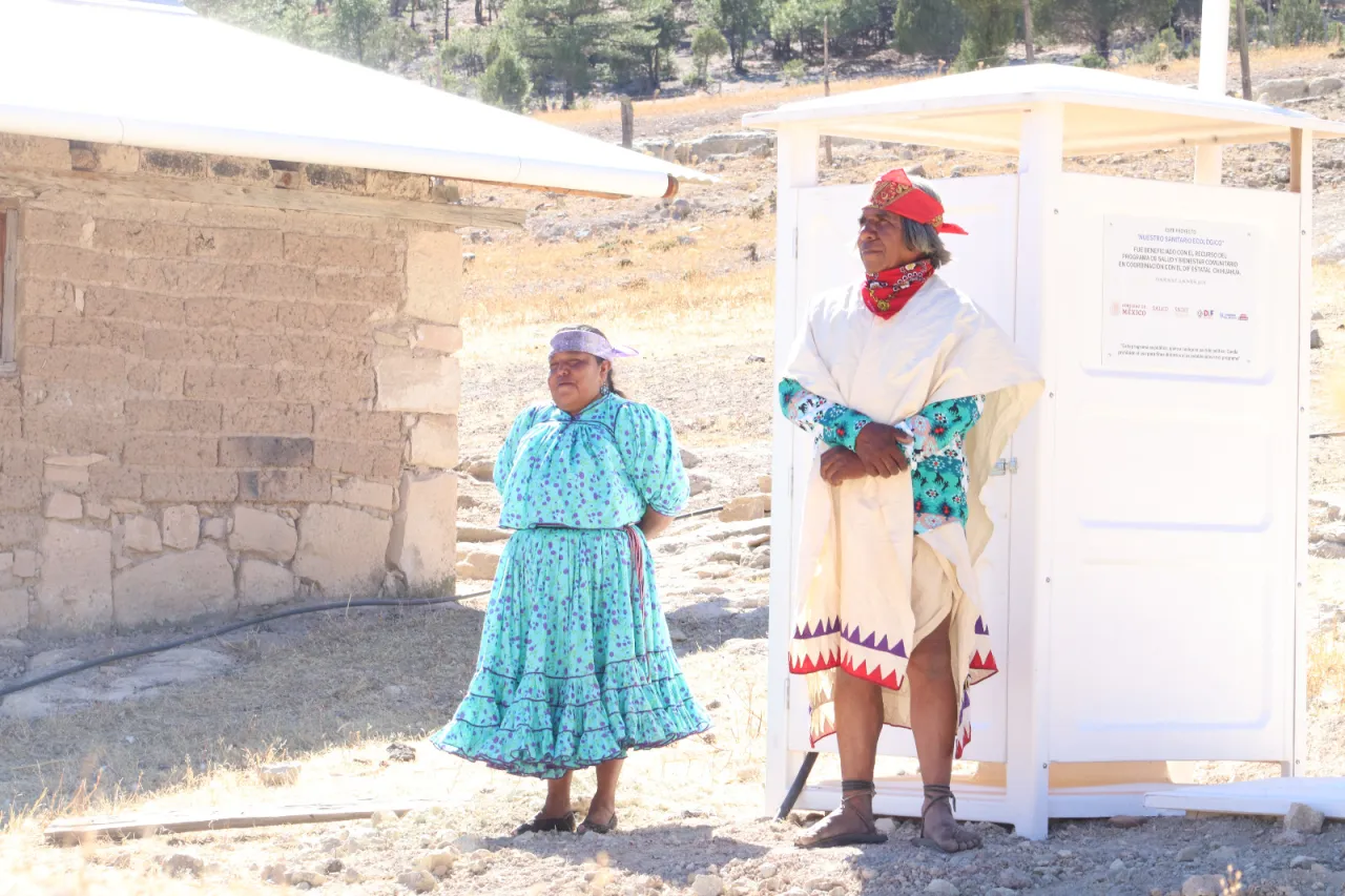 Mejor higiene y más salud para 101 personas con 27 baños secos ecológicos