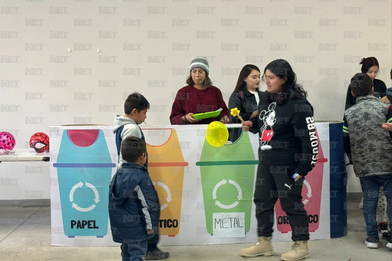 Niños juarenses aprenden sobre tipos de plástico para reciclar