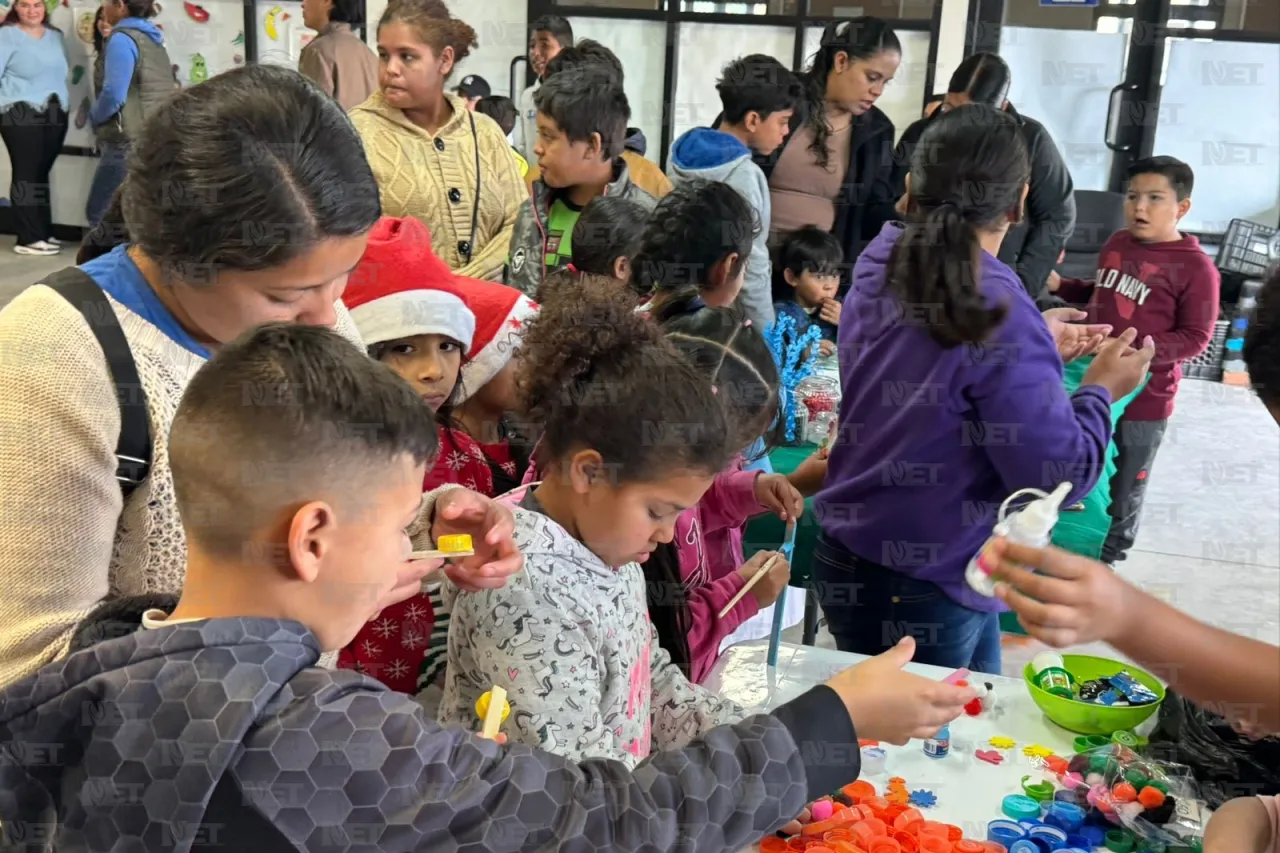 Niños juarenses aprenden sobre tipos de plástico para reciclar